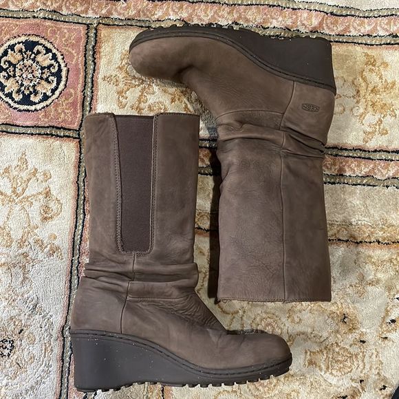 Keen Brown Heeled Boots - Picture 7 of 12